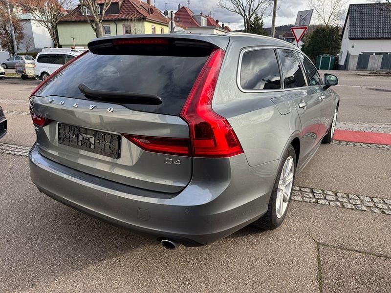 Gebraucht Volvo V90 Momentum 190 PS (139 kW) 2018 Grau Kombi