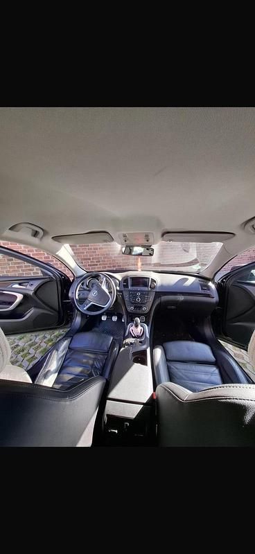 Gebraucht Opel Insignia 220 PS (161 kW) 2008 Schwarz Limousine