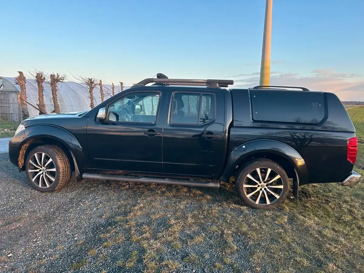 Gebraucht Nissan Navara 190 PS (139 kW) 2012 Schwarz Pickup