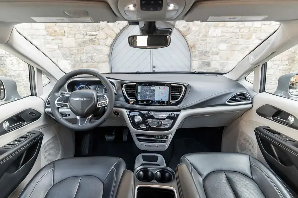 Gebraucht Chrysler Pacifica Touring 264 PS (194 kW) 2022 Grau Van