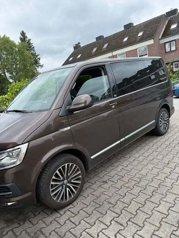 Gebraucht VW Multivan 199 PS (146 kW) 2019 Braun Van / Kleinbus
