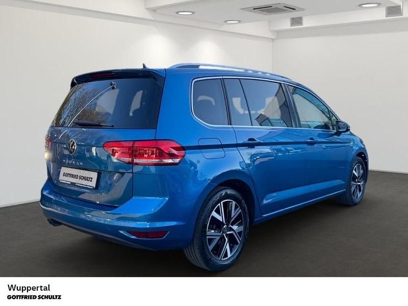Gebraucht VW Touran Highline 150 PS (110 kW) 2023 Blau Van / Kleinbus
