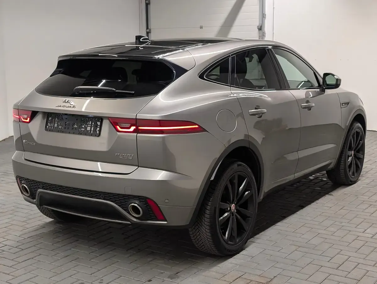 Używany Jaguar E-Pace R-Dynamic 200 KM (147 kW) 2019 Srebrny SUV