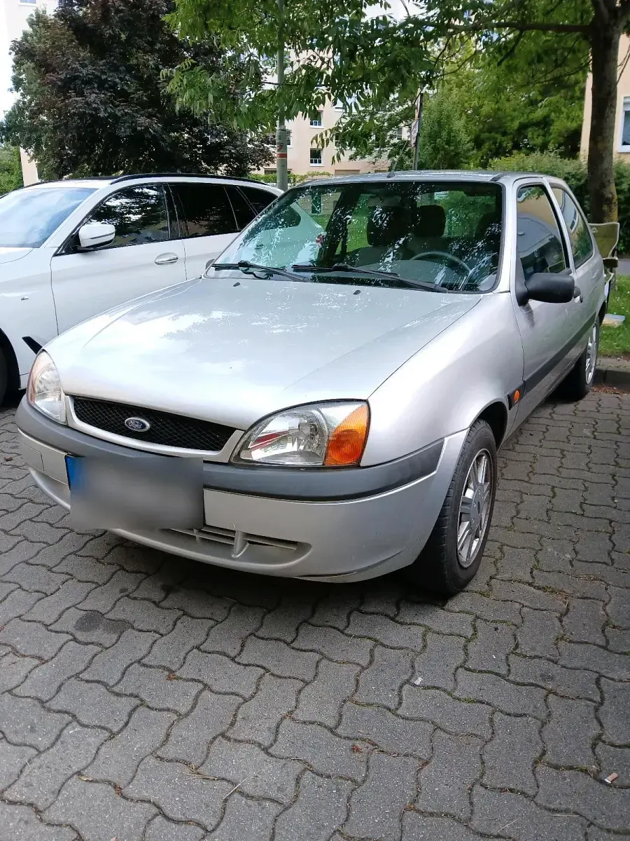 Gebraucht Ford Fiesta 68 PS (50 kW) 2001 Silber Kleinwagen
