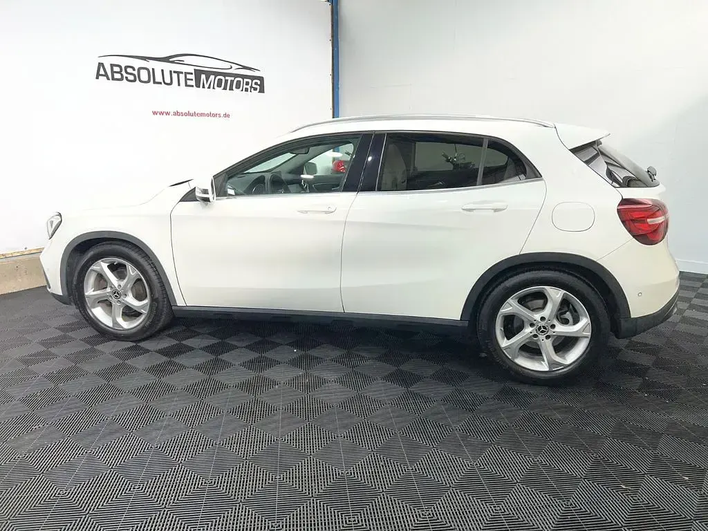 Gebraucht Mercedes GLA180 Urban 122 PS (89 kW) 2019 Weiß SUV