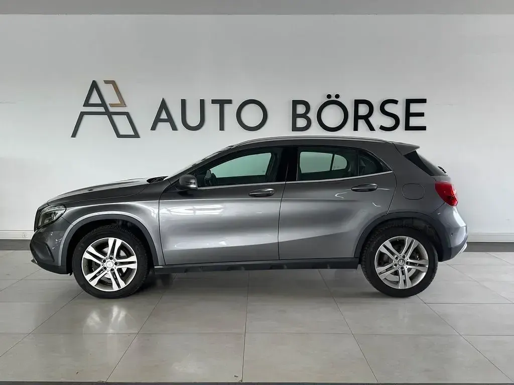 Gebraucht Mercedes GLA200 136 PS (100 kW) 2015 Grau SUV