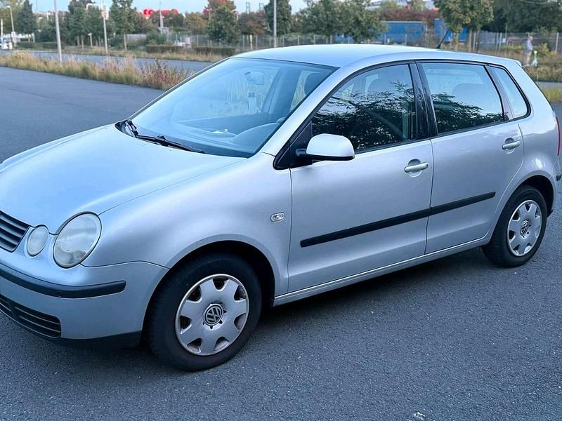 Silber Gebraucht 2003 VW Polo Limousine | 1.399 € (Fairer Preis) - Bild 1/4