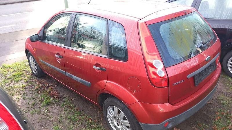 Gebraucht Ford Fiesta 60 PS (44 kW) 2006 Rot Limousine
