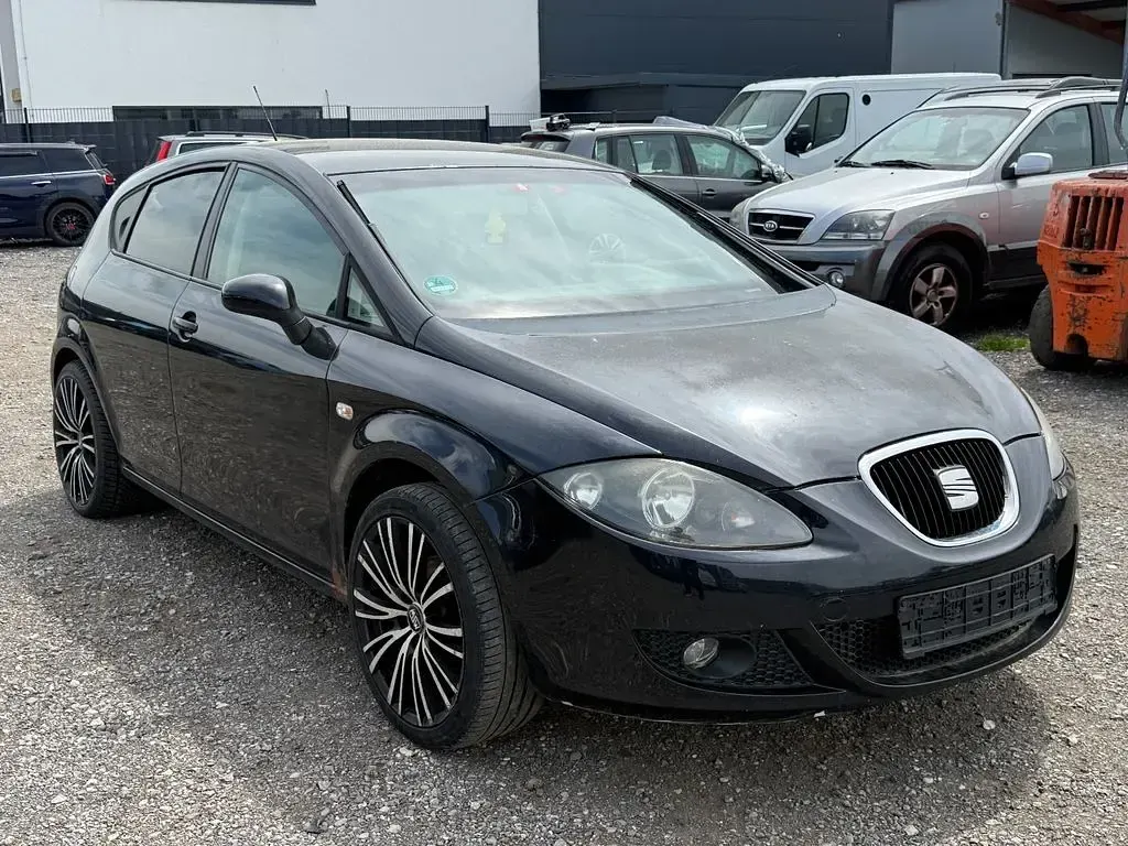 Używany Seat Leon Reference 102 KM (75 kW) 2008 Czarny Hatchback