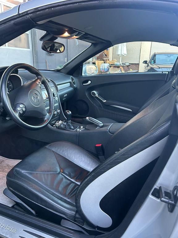 Second-hand Mercedes SLK200 163 CP (119 kW) 2006 Argintiu Cabrio