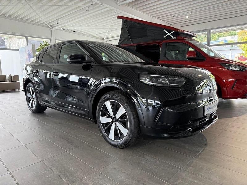 Neu Ford Capri Extended Range 210 kW (286 PS) 2025 Agate black metallic schwarz Limousine