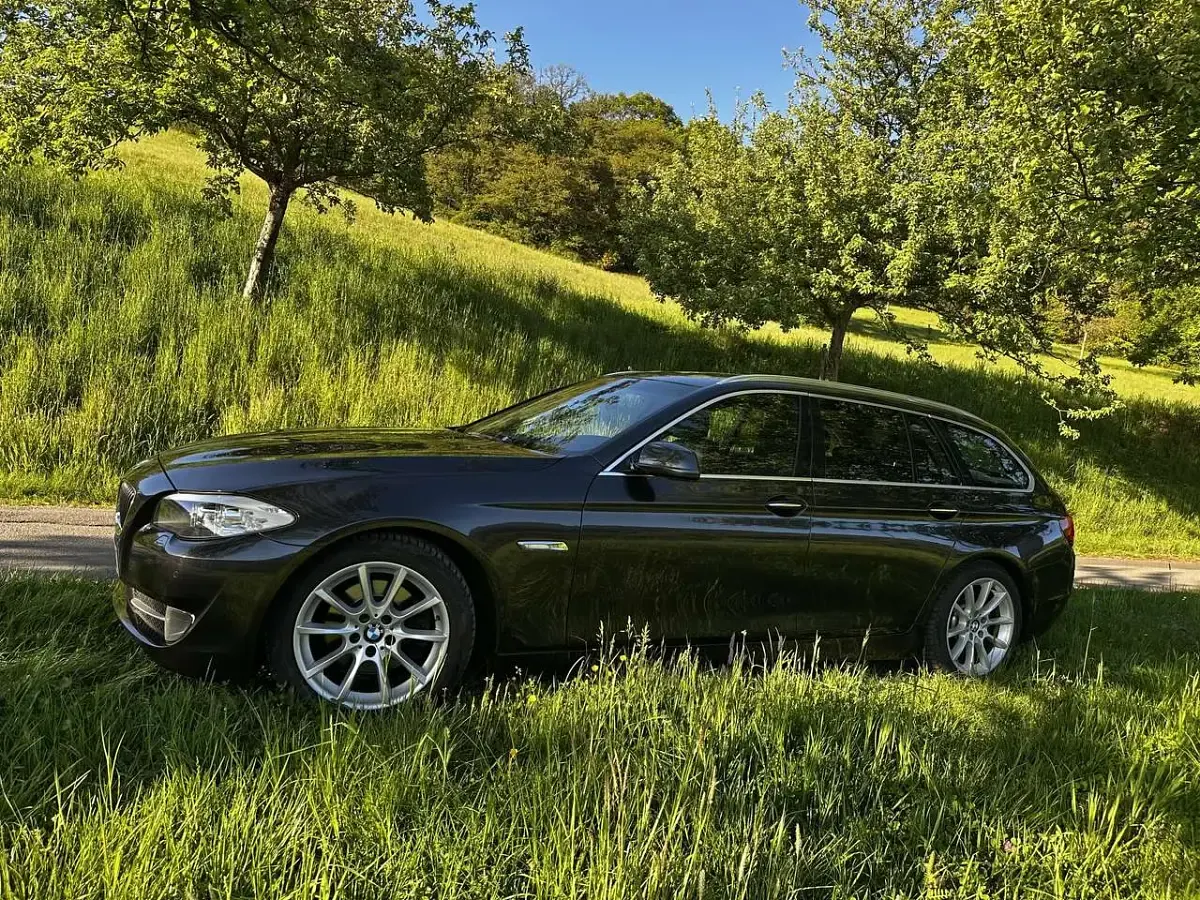 Gebraucht BMW 523 204 PS (150 kW) 2011 Grau Kombi