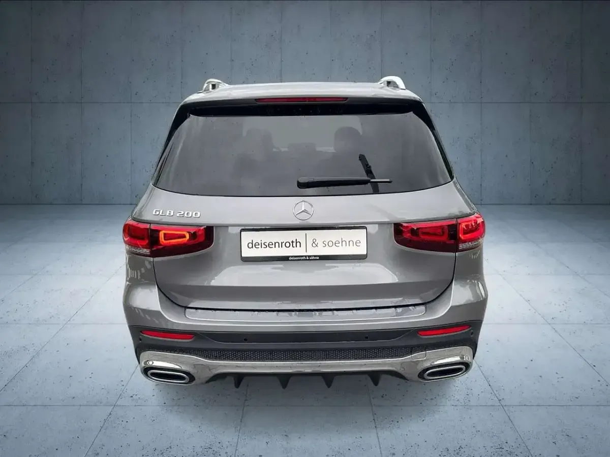 Gebraucht Mercedes GLB200 AMG line 163 PS (119 kW) 2020 Mountaingrau  met. SUV
