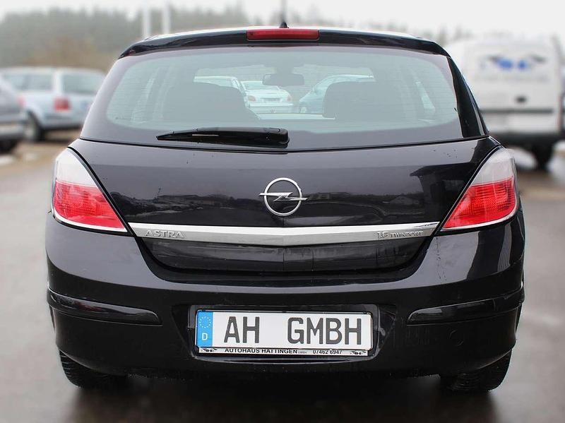 Gebraucht Opel Astra Basis 90 PS (66 kW) 2004 Saphirschwarz mi2 Kleinwagen
