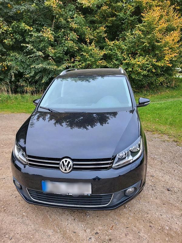 Schwarz Gebraucht 2015 VW Touran Cup Van / Kleinbus | 6.950 € (Guter Preis) - Bild 1/4