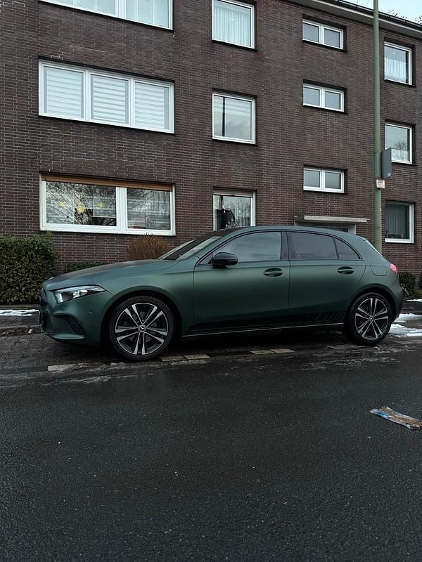 Weiß Gebraucht 2020 Mercedes A200 Limousine | 23.000 € (Fairer Preis) - Bild 1/4