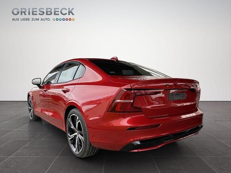 Gebraucht Volvo S60 Ultimate 250 PS (183 kW) 2023 Fusion red / metallic Limousine