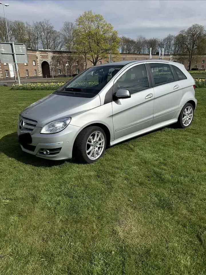 Gebraucht Mercedes B200 Sport Edition 136 PS (100 kW) 2011 Kleinwagen