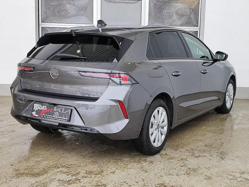 Gebraucht Opel Astra Elegance 131 PS (96 kW) 2023 Vulkan grau (metallic) Limousine