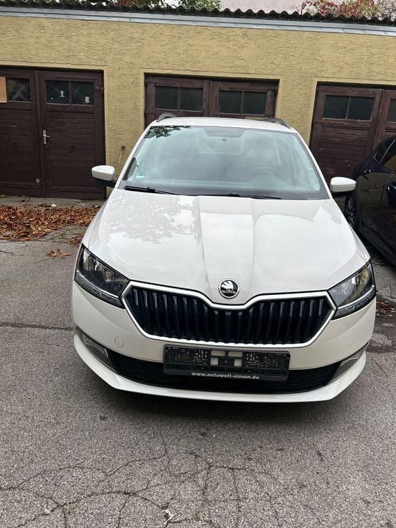 Weiß Gebraucht 2020 Skoda Fabia Active Kombi | 11.200 € (Guter Preis) - Bild 1/4