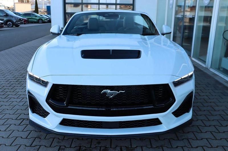 Neu Ford Mustang GT Convertible 446 PS (328 kW) 2026 Oxford white Cabrio