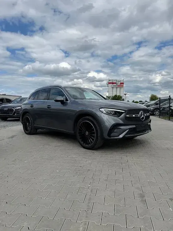 Gebraucht Mercedes GLC220 AMG line 197 PS (144 kW) 2023 Grau SUV