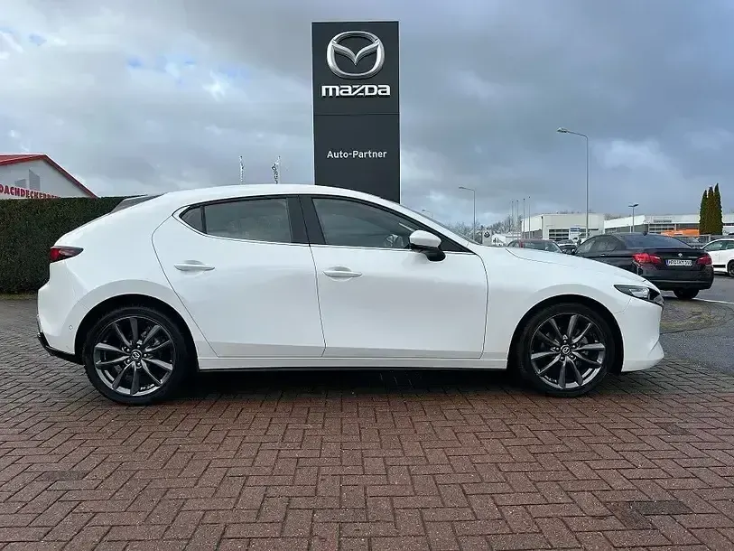 Gebraucht Mazda 3 Selection 122 PS (89 kW) 2019 Snowflake white Limousine