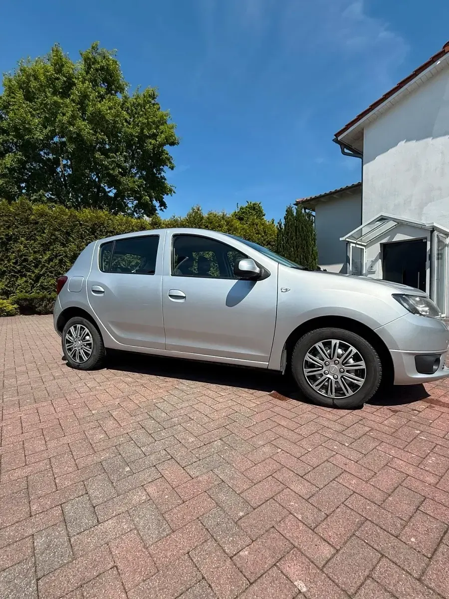 Gebraucht Dacia Sandero 75 PS (55 kW) 2012 Silber Kleinwagen