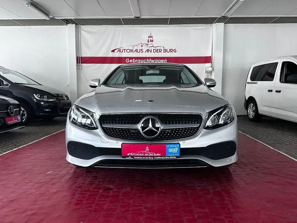 Gebraucht Mercedes E220 194 PS (142 kW) 2019 Silber Coupé