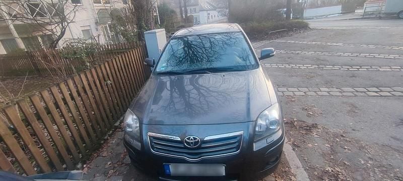 Grau Gebraucht 2009 Toyota Avensis T2 Limousine | 3.800 € (Superpreis) - Bild 1/4