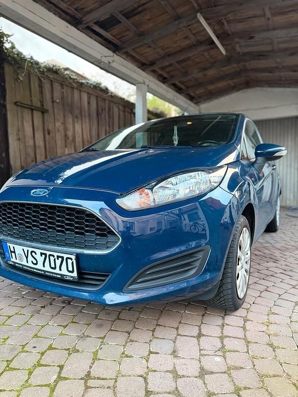 Gebraucht Ford Fiesta 82 PS (60 kW) 2016 Blau Kleinwagen