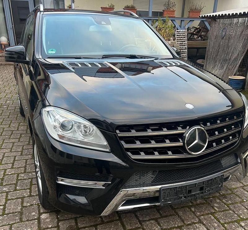 Gebraucht Mercedes ML350 258 PS (189 kW) 2012 Schwarz SUV