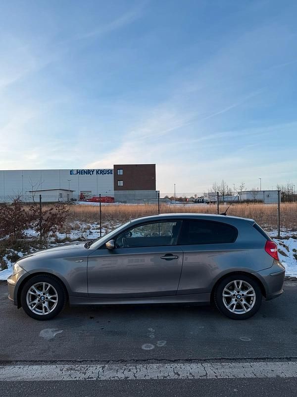 Gebraucht BMW 116 122 PS (89 kW) 2009 Grau Kleinwagen