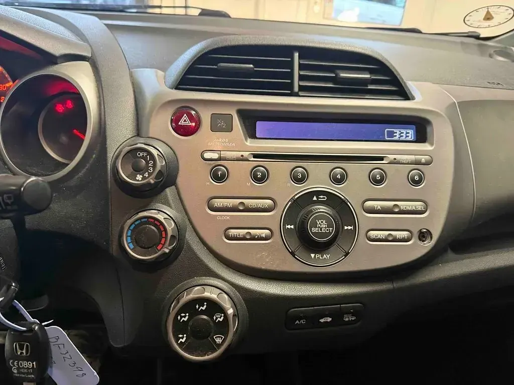 Gebraucht Honda Jazz S 90 PS (66 kW) 2010 Rot Kleinwagen