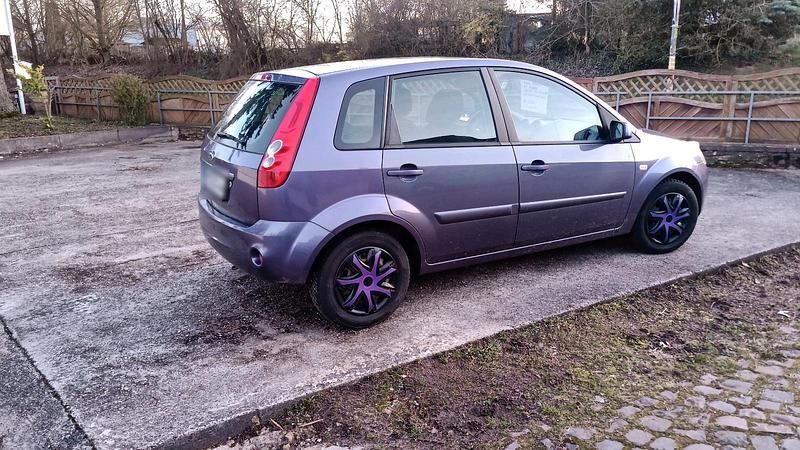 Gebraucht Ford Fiesta 80 PS (58 kW) 2008 Violet Kleinwagen