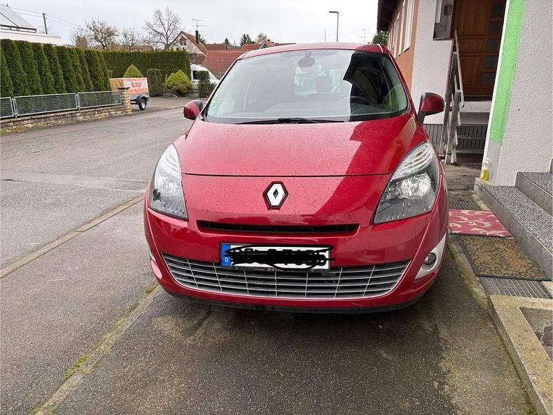 Grau Gebraucht 2010 Renault Mégane III Dynamique Limousine | 3.750 € (Guter Preis) - Bild 1/2