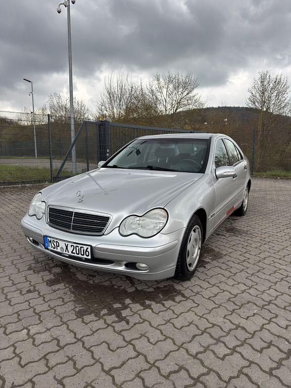 Gebraucht Mercedes C220 Classic 143 PS (105 kW) 2003 Silber Limousine