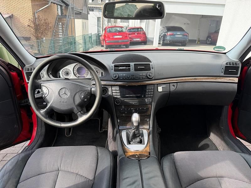 Gebraucht Mercedes E240 Avantgarde 174 PS (127 kW) 2004 Rot Kombi