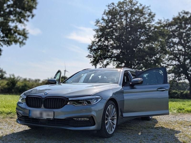 Grau Gebraucht 2017 BMW 540 Comfort Edition Kombi | 29.999 € (Fairer Preis) - Bild 1/4
