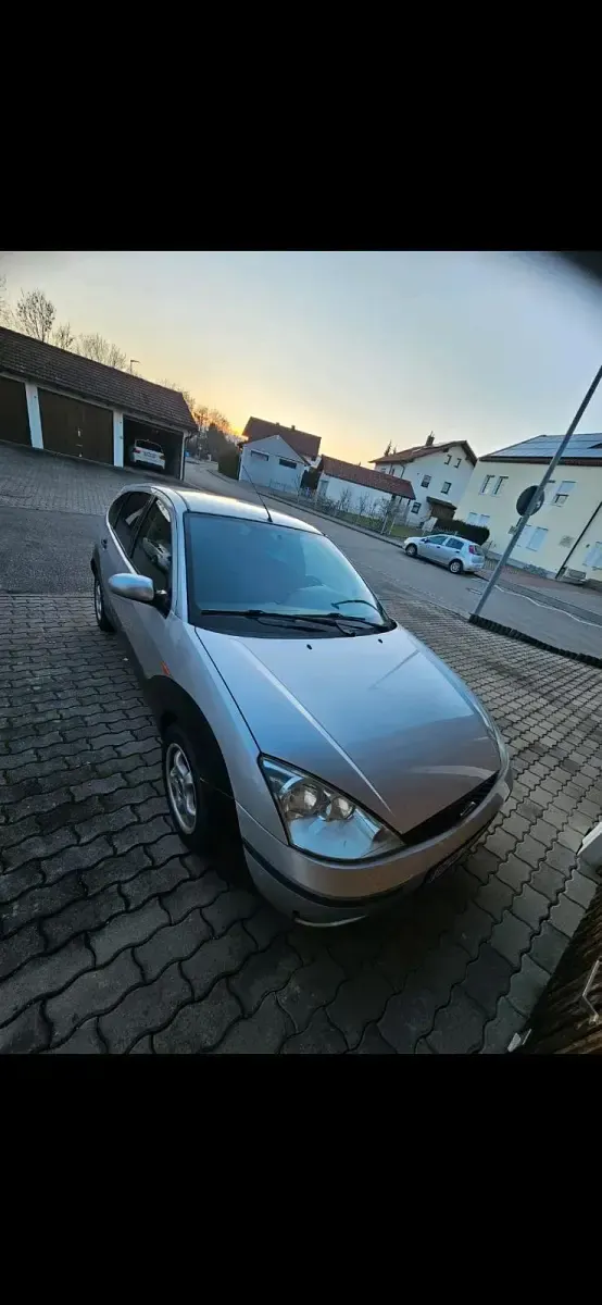 Usado Ford Focus 2003 Plateado Berlina