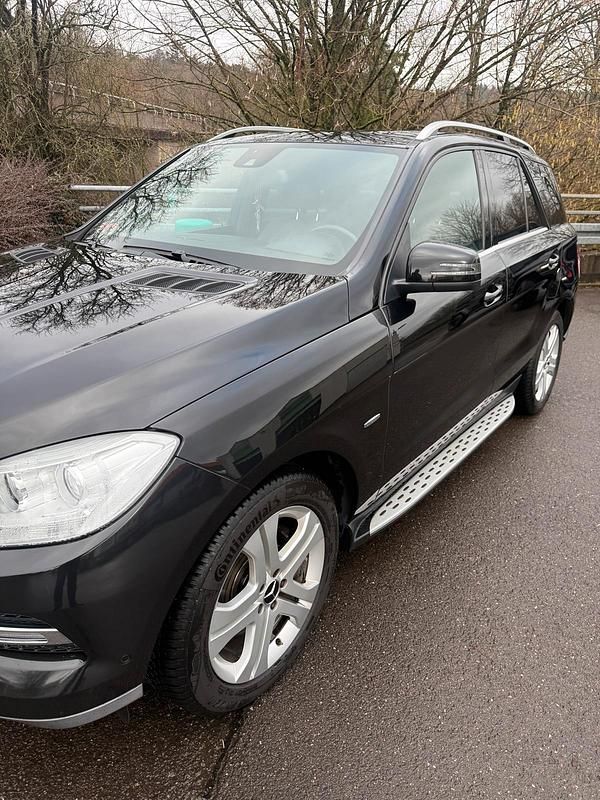 Gebraucht Mercedes ML350 258 PS (189 kW) 2012 Schwarz SUV