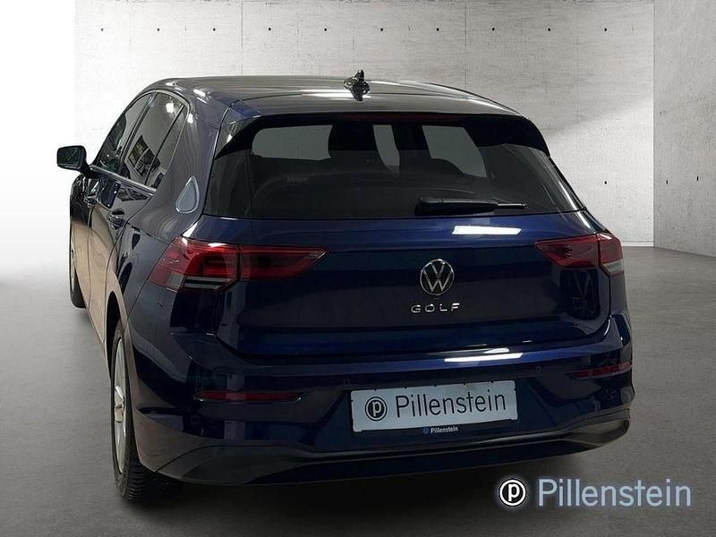 Gebraucht VW Golf Life 131 PS (96 kW) 2022 Blau Limousine