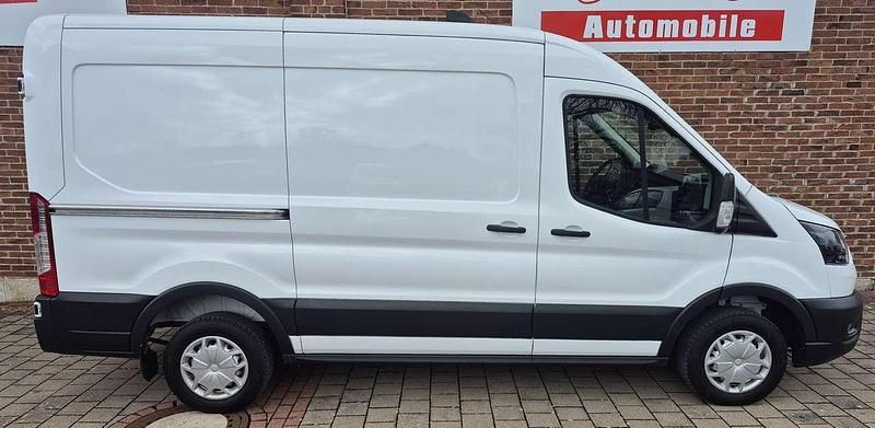 Gebraucht Ford Transit Trend 131 PS (96 kW) 2022 Frostweiß Van / Kleinbus