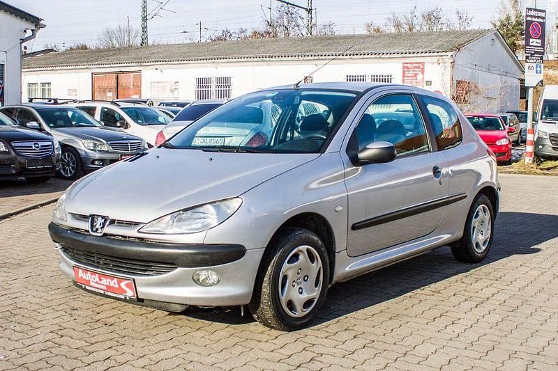 Gebraucht Peugeot 206 Style 75 PS (55 kW) 1999 Silber Kleinwagen