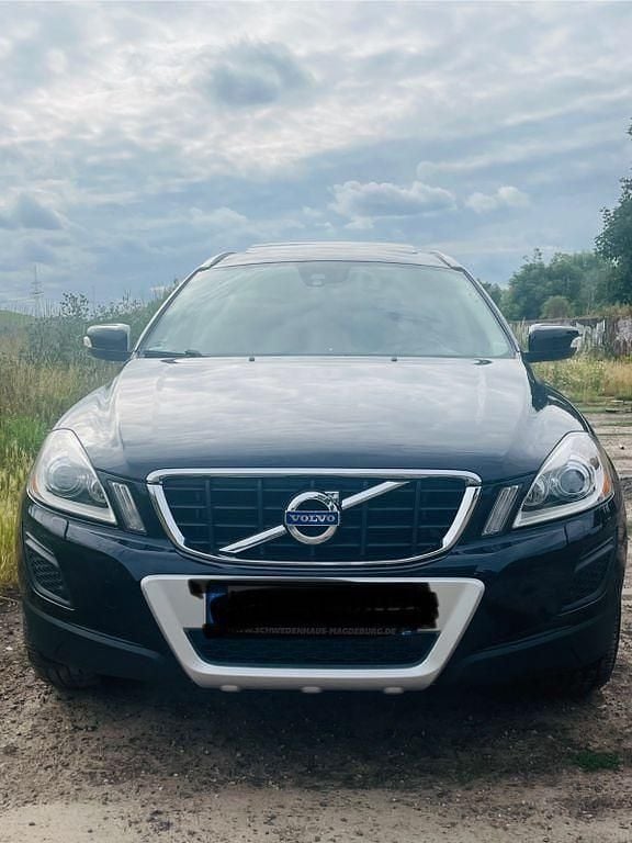Schwarz Gebraucht 2011 Volvo XC60 Summum SUV | 13.500 € (Etwas zu teuer) - Bild 1/4
