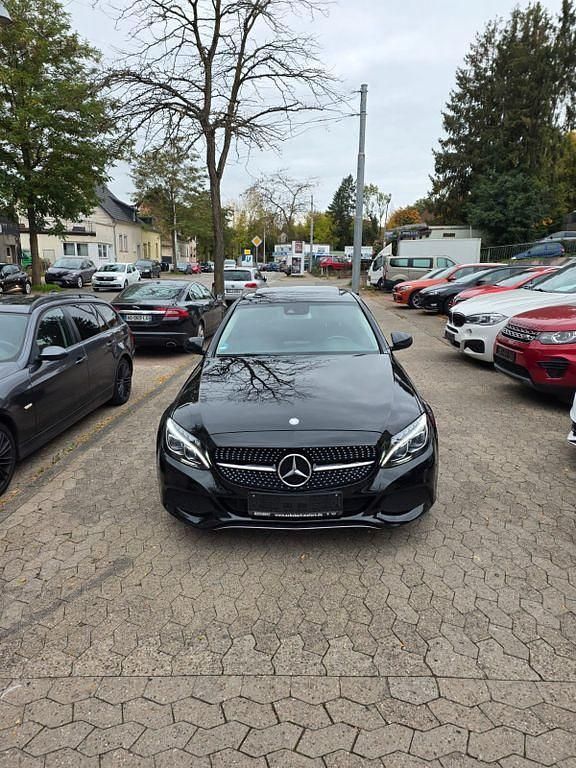 Schwarz Gebraucht 2017 Mercedes C220 Limousine | 20.200 € (Teuer) - Bild 1/4