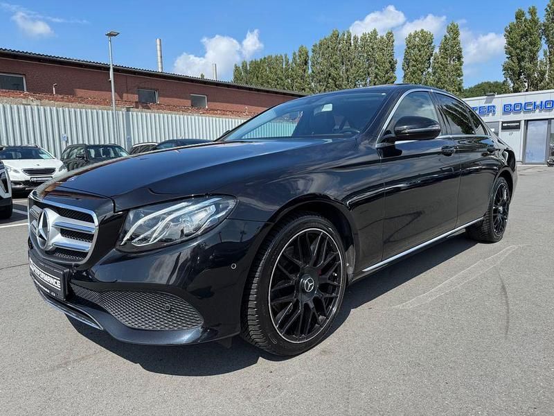 Obsidianschwarz Gebraucht 2016 Mercedes E200 Limousine | 22.900 € (Etwas zu teuer) - Bild 1/4