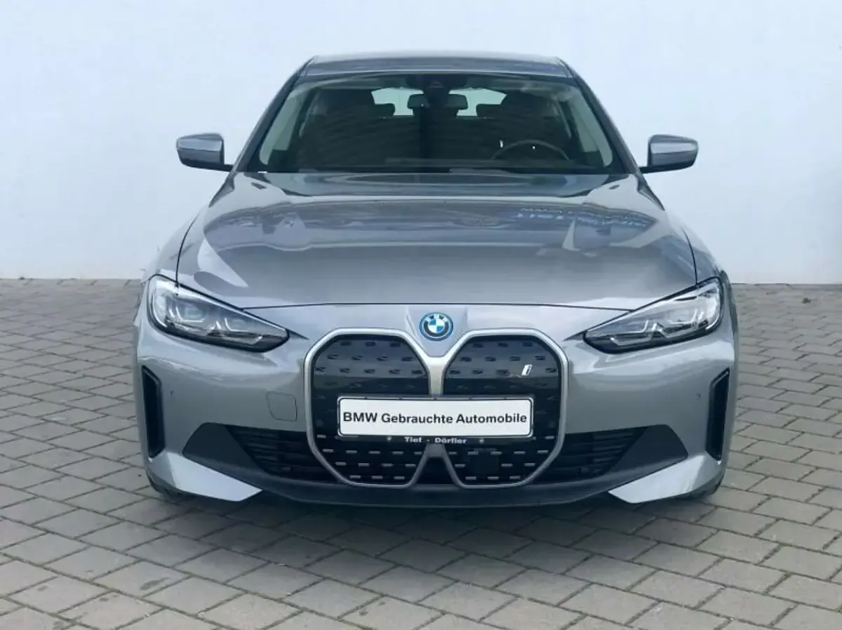 Używany BMW i4 250 kW (340 KM) 2023 Szary Sedan/Limuzyna