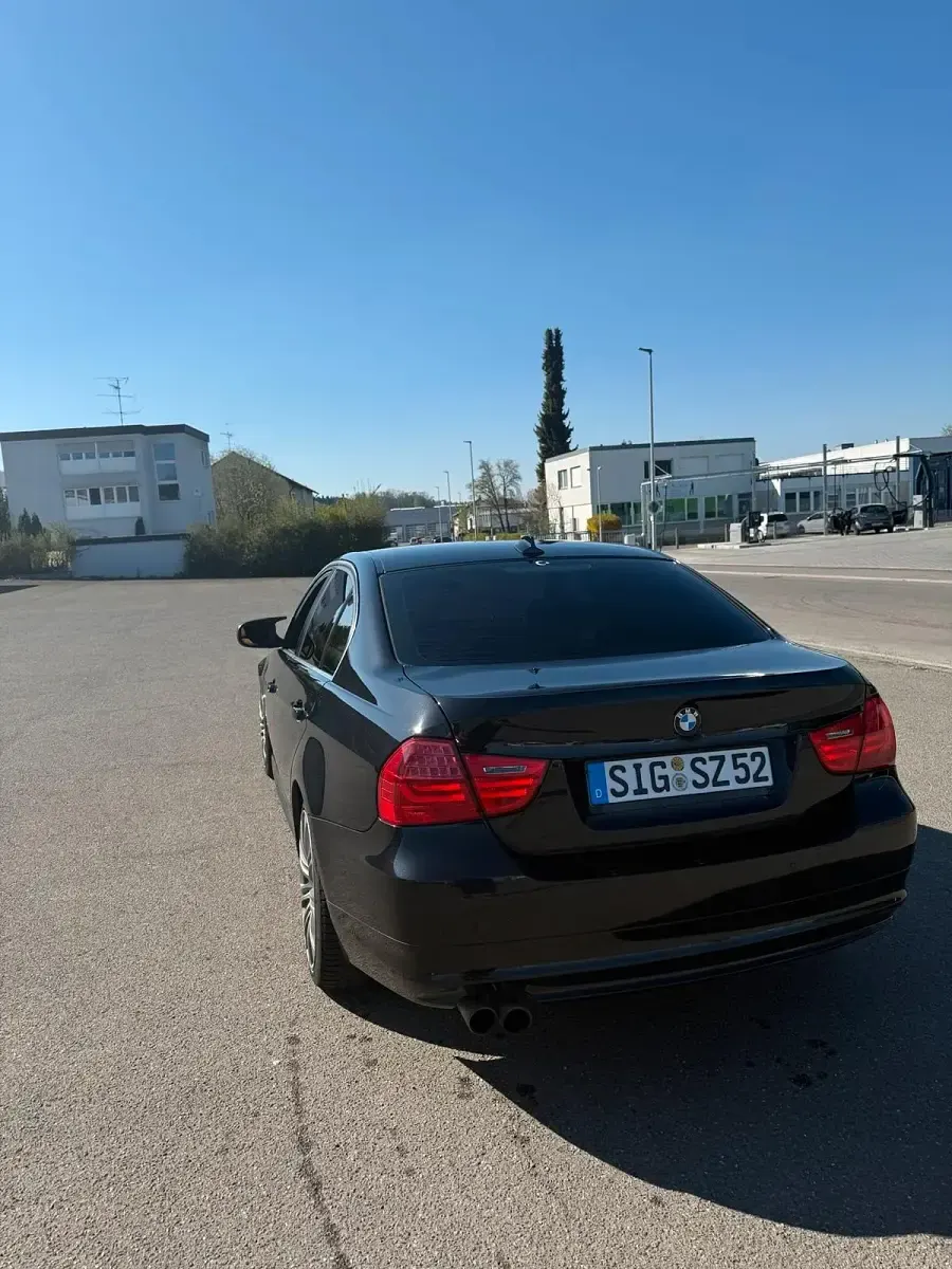 Gebraucht BMW 325 197 PS (144 kW) 2009 Schwarz Limousine