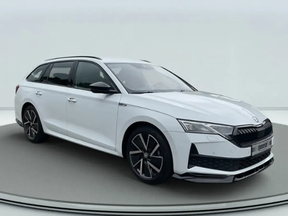 Gebraucht Skoda Octavia SportLine 150 PS (110 kW) 2024 Weiß Kombi